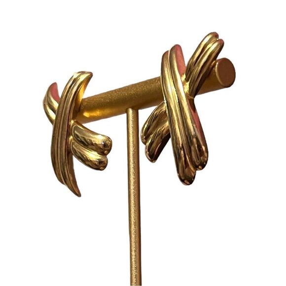 Vintage Gold Tone Cross Style Earrings - Picture 4 of 4